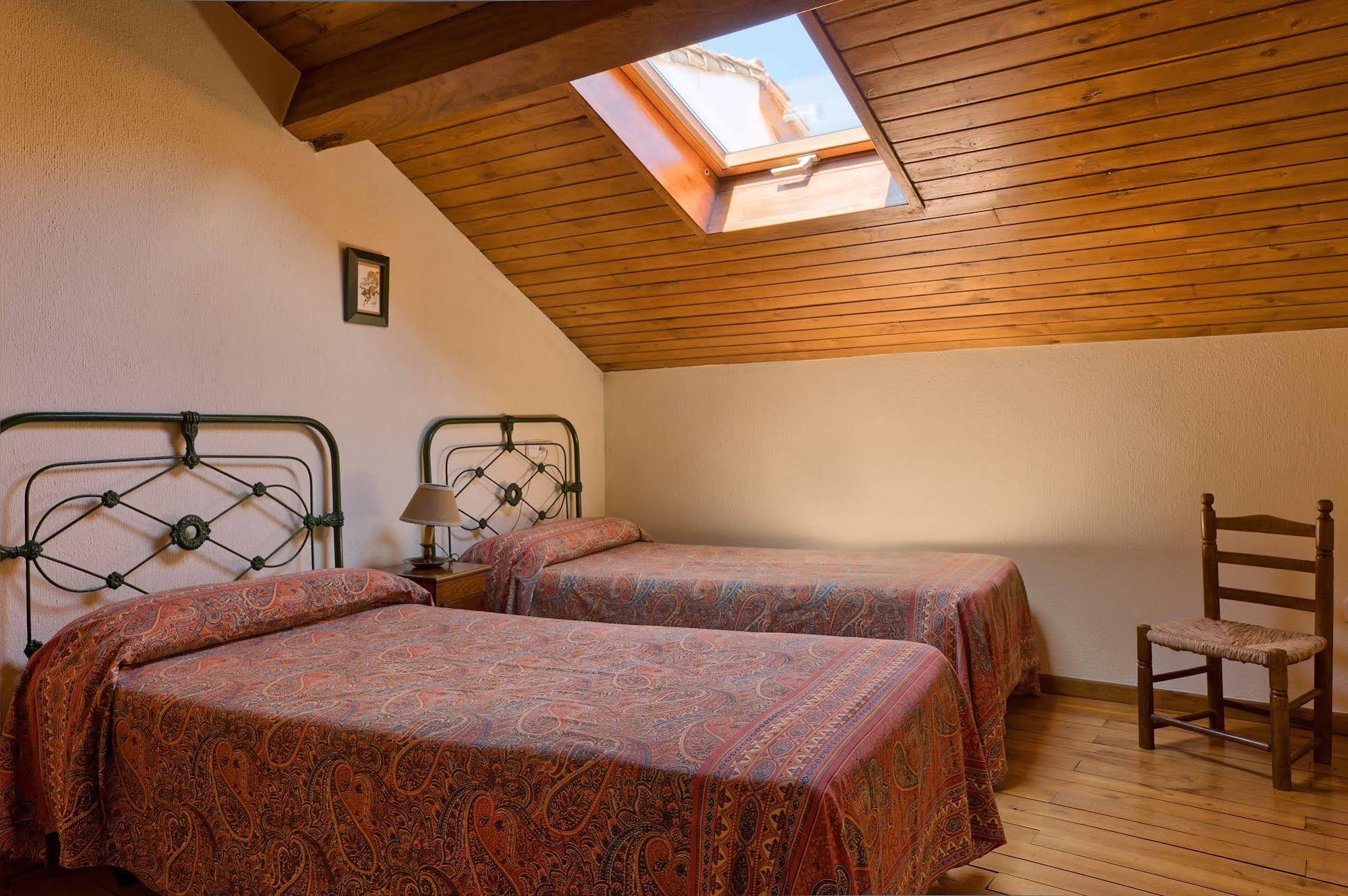 Casas Rurales El Llugaron Miravalles المظهر الخارجي الصورة